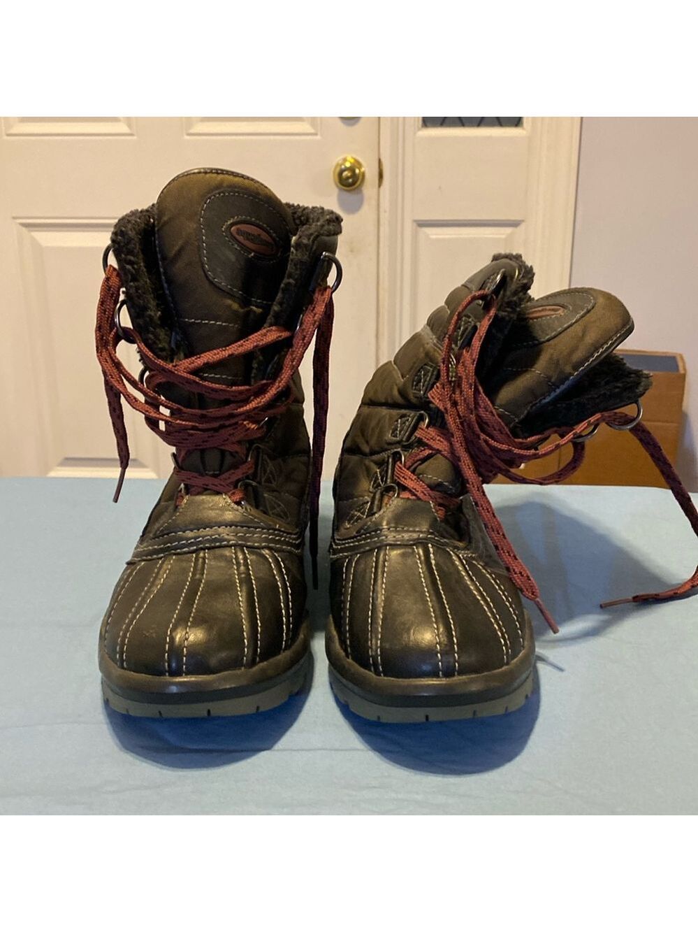 Aquatherm Boots, Women’s 10, pre-owned pet friendly home.